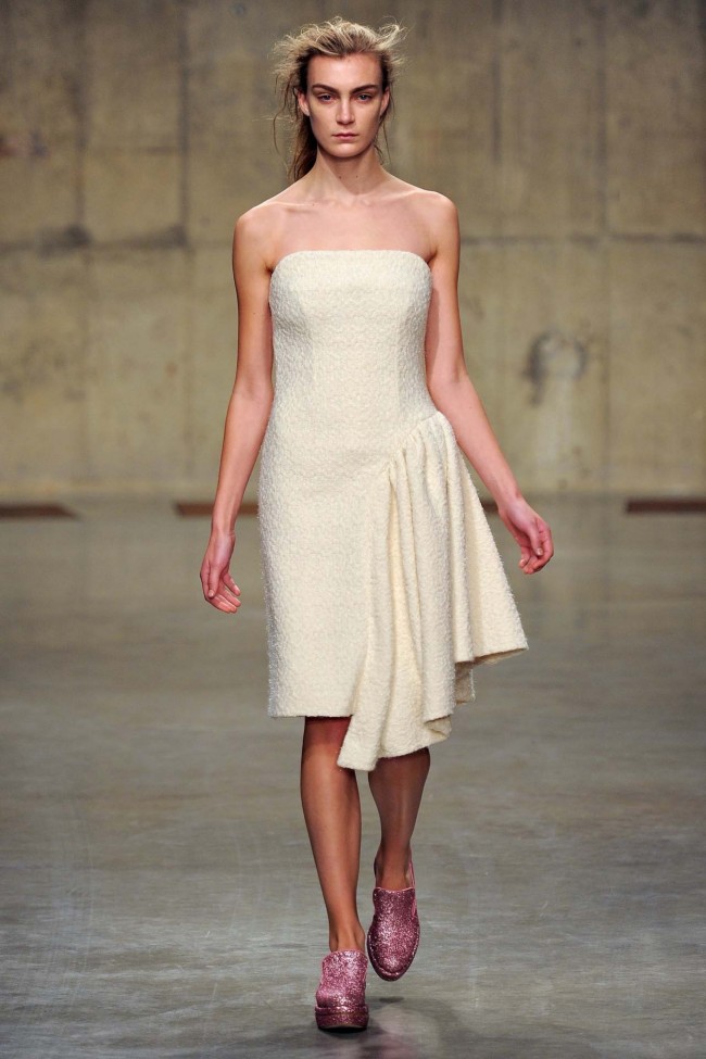 Look 16 of 37