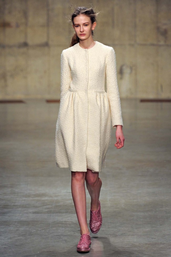 Look 17 of 37