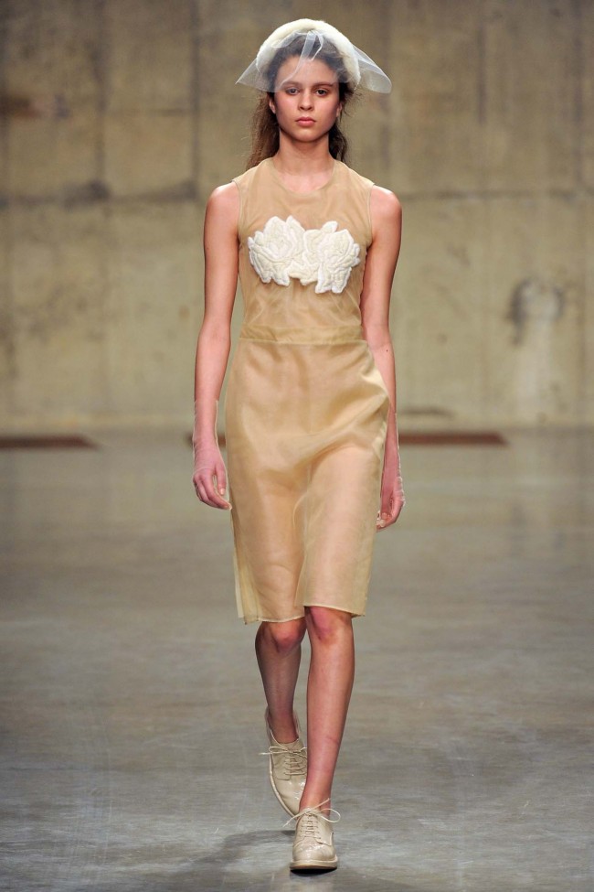 Look 20 of 37