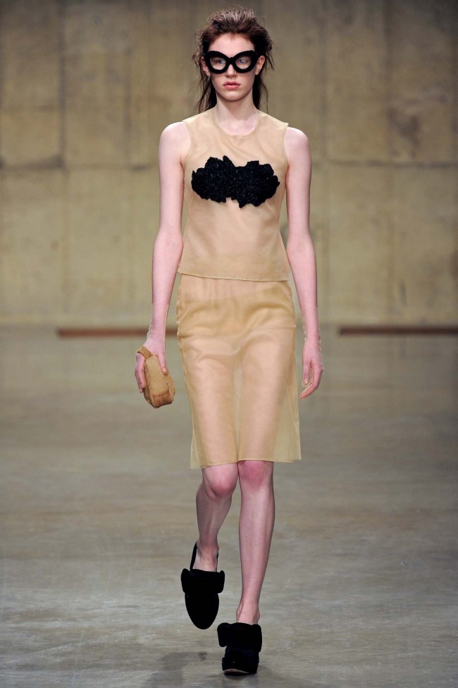 Look 21 of 37