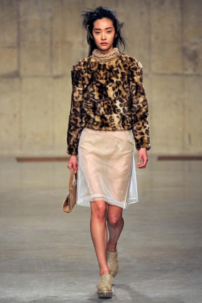 Look 22 of 37