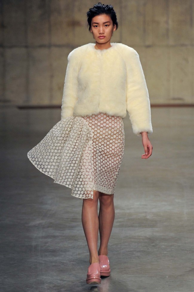 Look 26 of 37