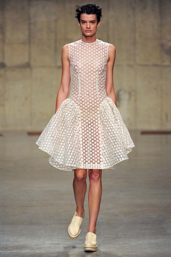 Look 27 of 37