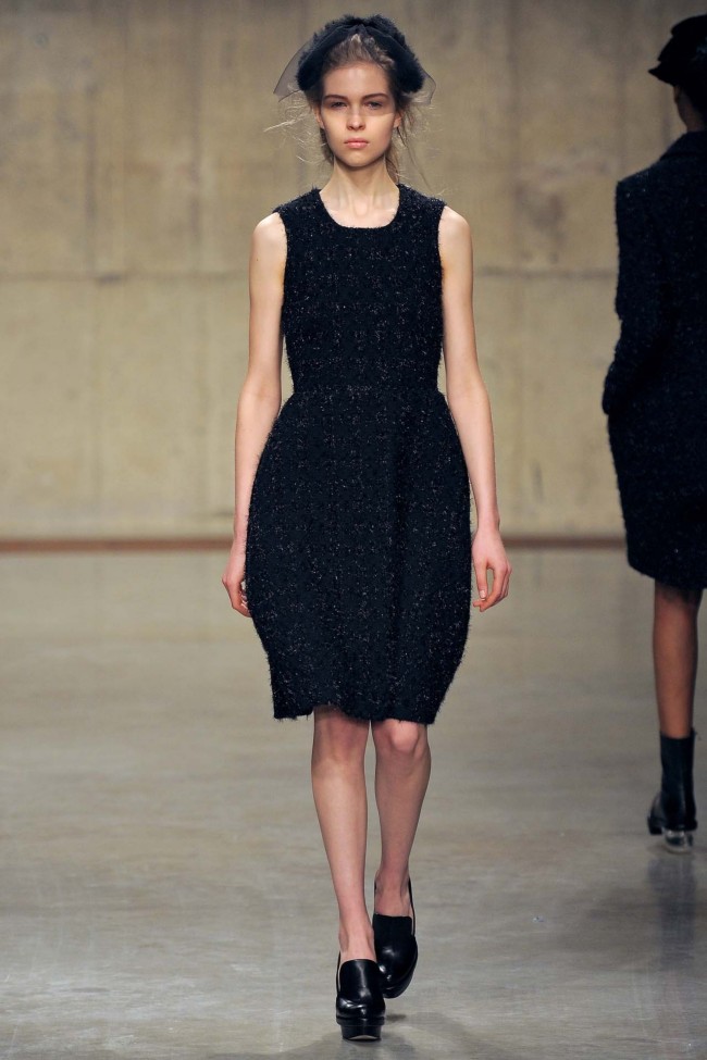 Look 34 of 37