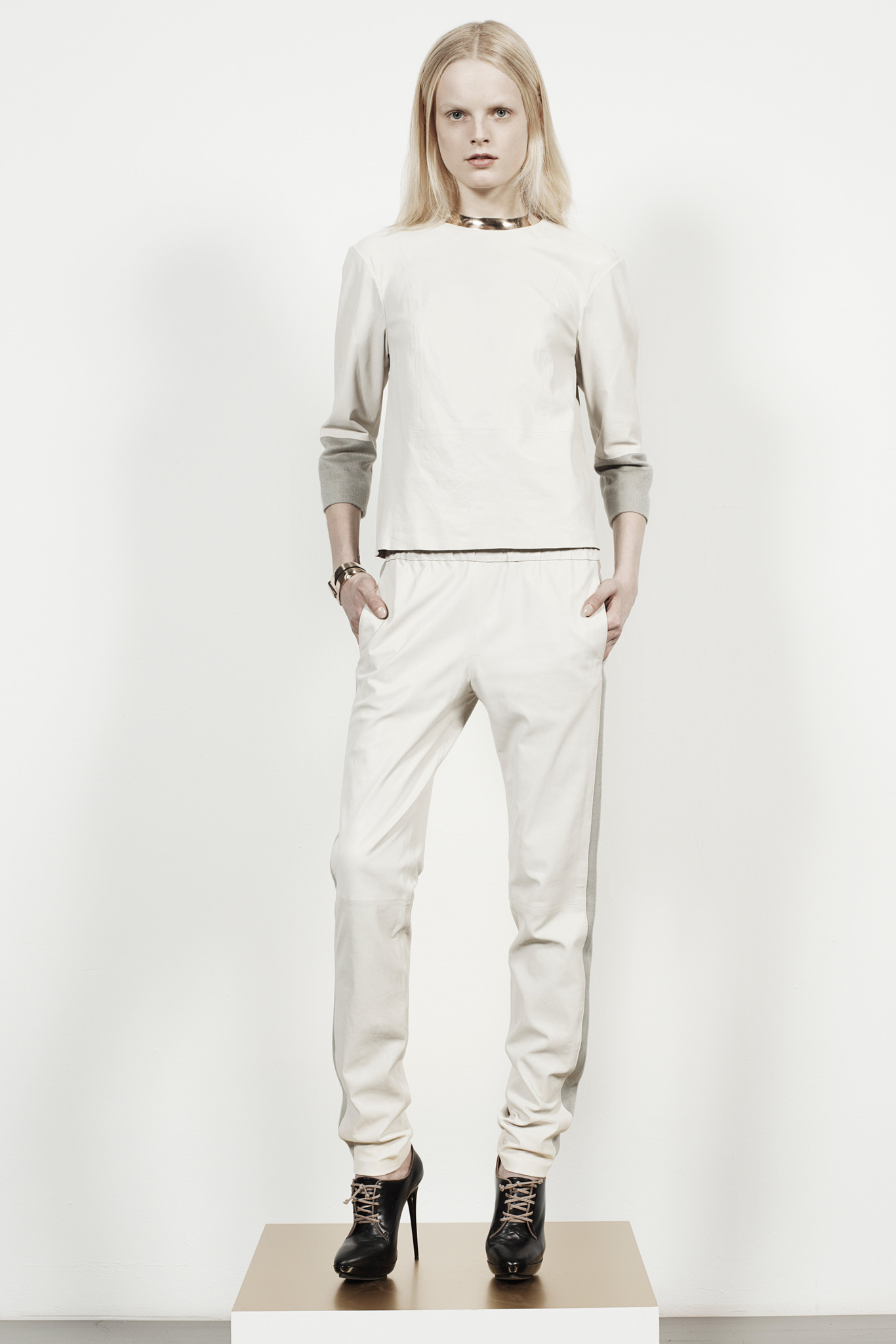 Look 15 of 19