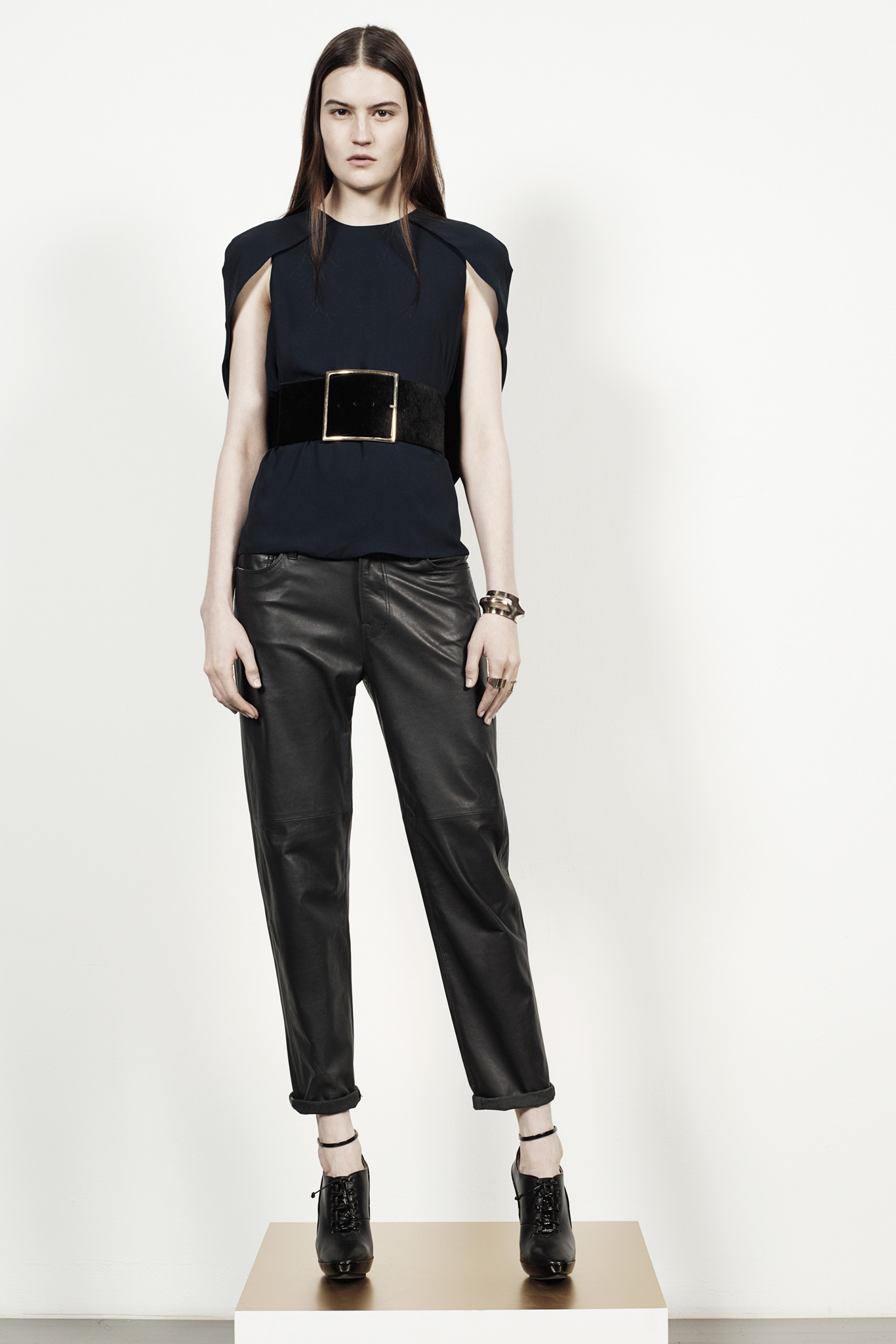 Look 16 of 19