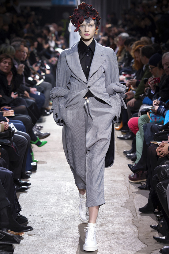 Look 15 of 34