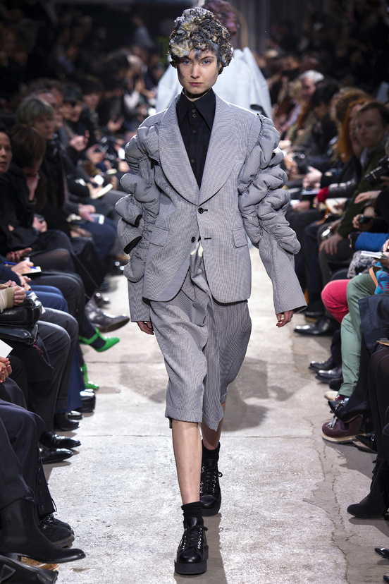 Look 17 of 34