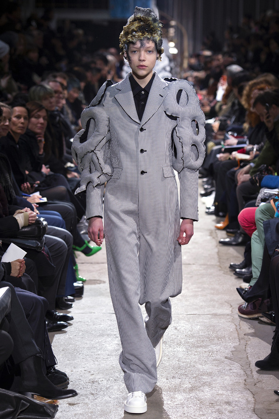 Look 18 of 34
