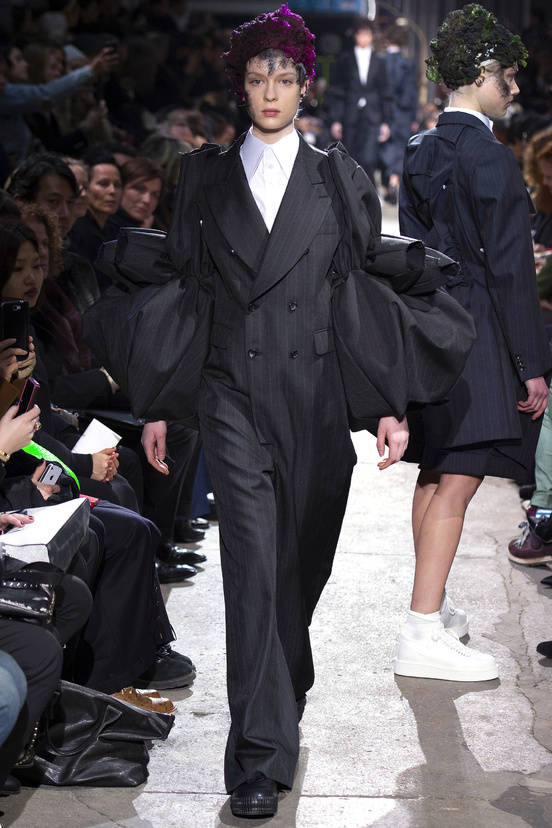 Look 21 of 34