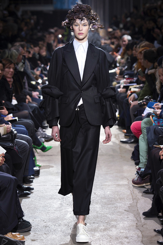 Look 22 of 34