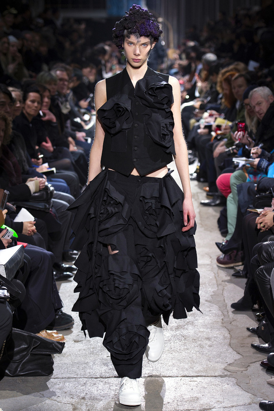 Look 23 of 34