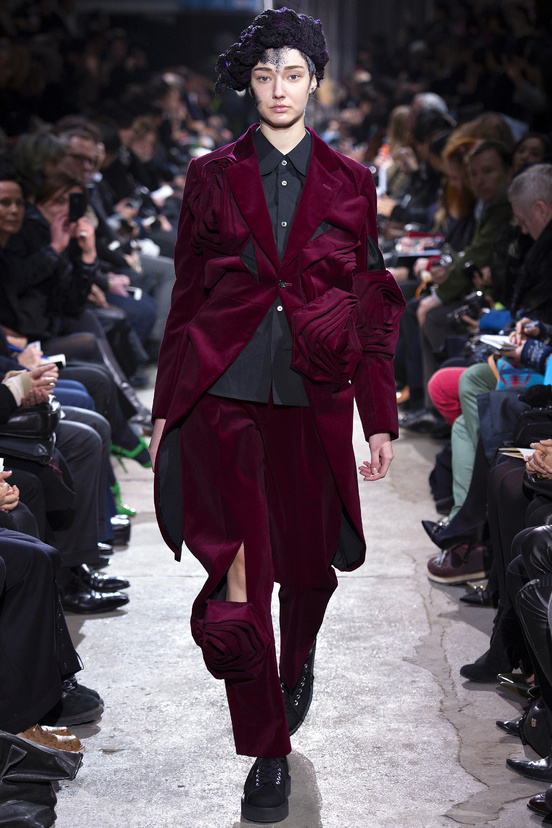 Look 27 of 34