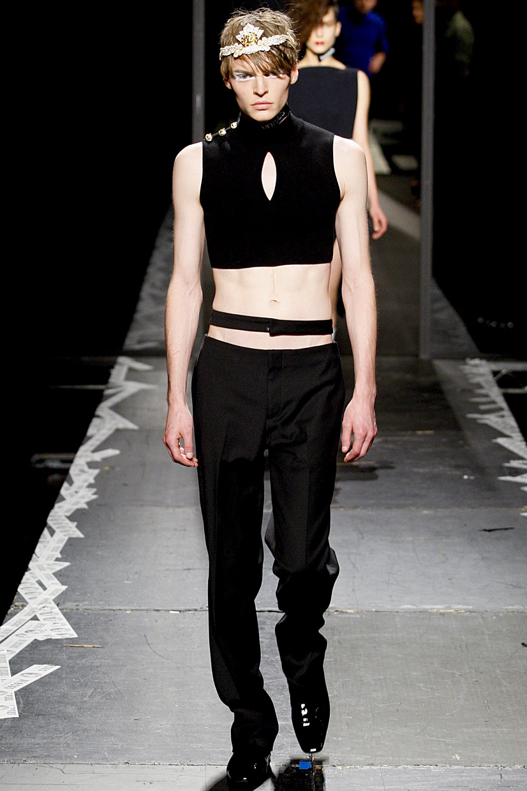 Look 7 of 30