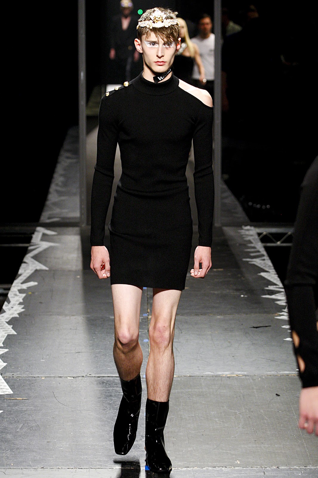 Look 9 of 30