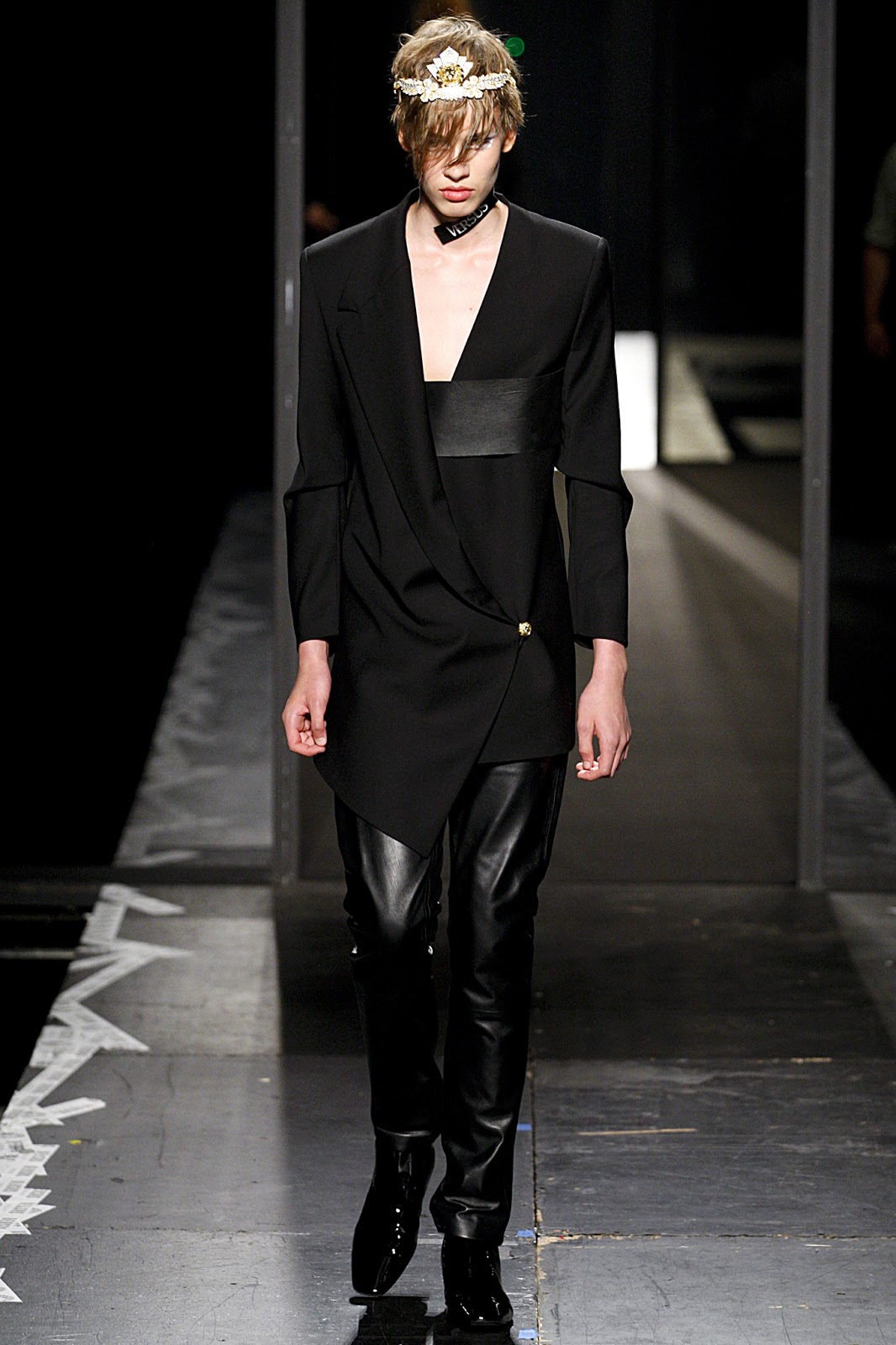 Look 10 of 30