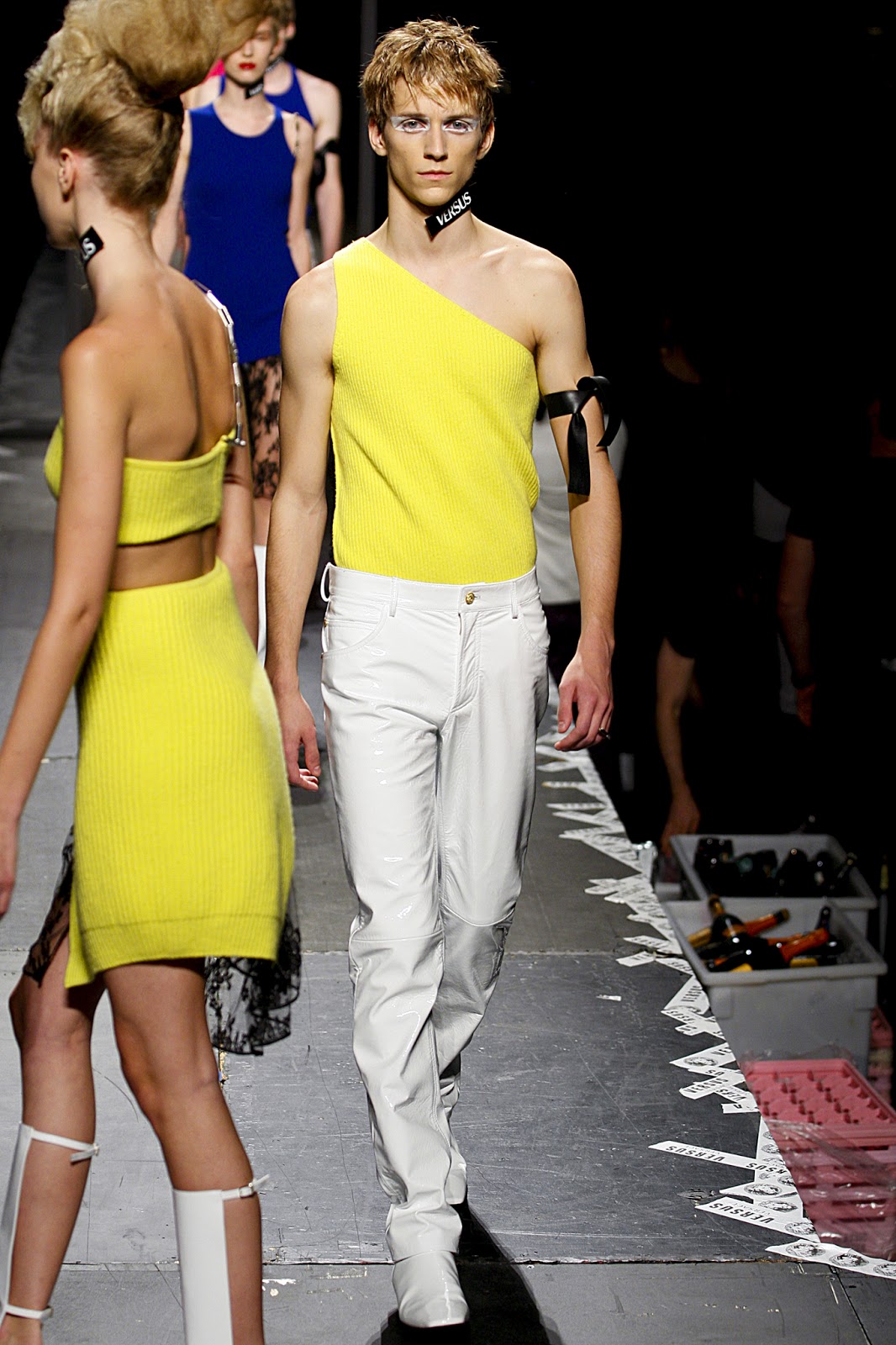 Look 14 of 30