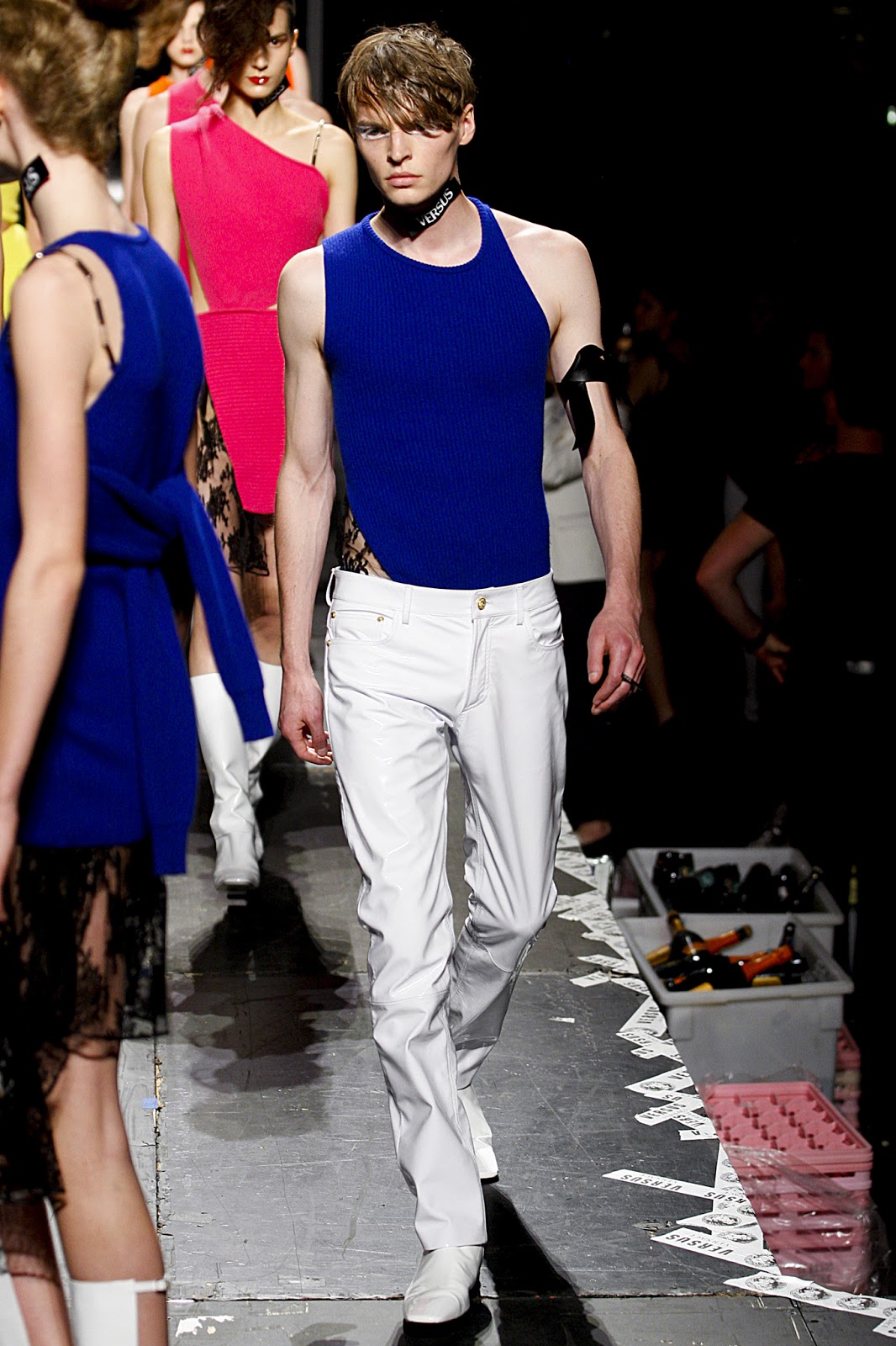 Look 16 of 30
