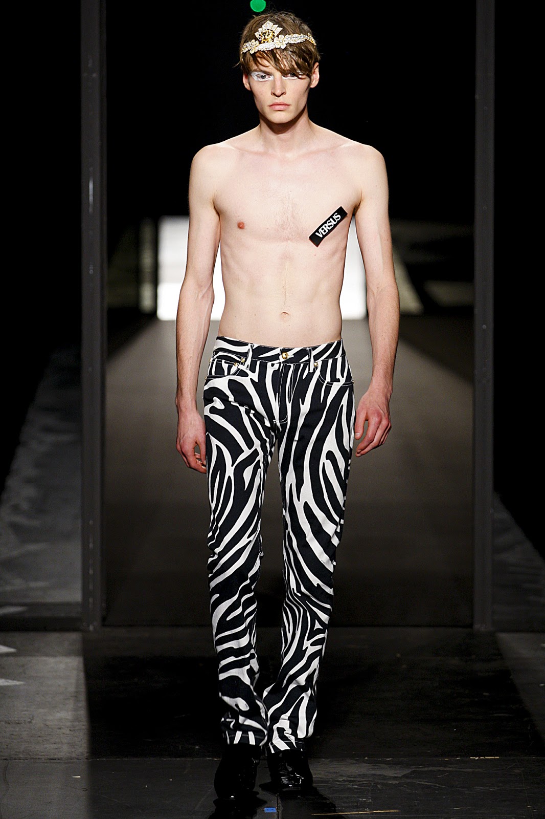 Look 20 of 30