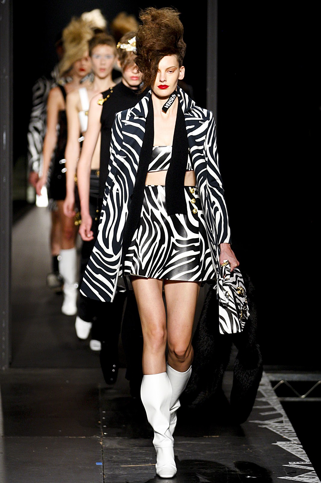 Look 24 of 30