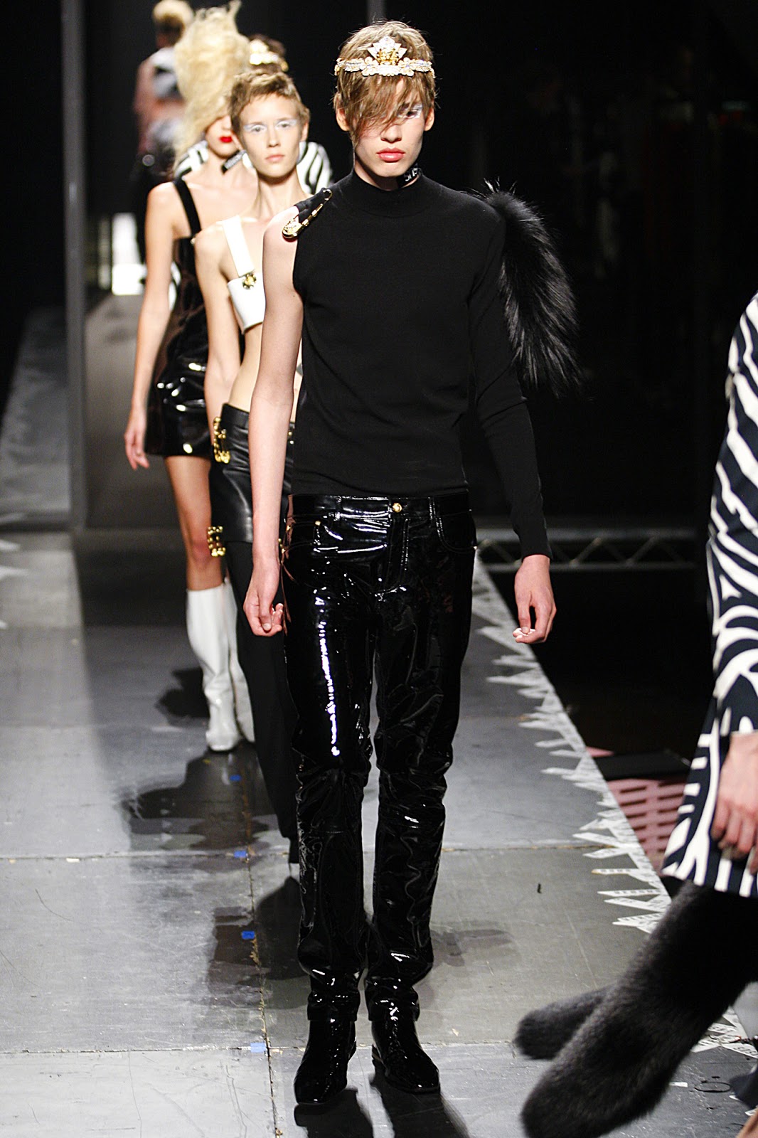 Look 25 of 30