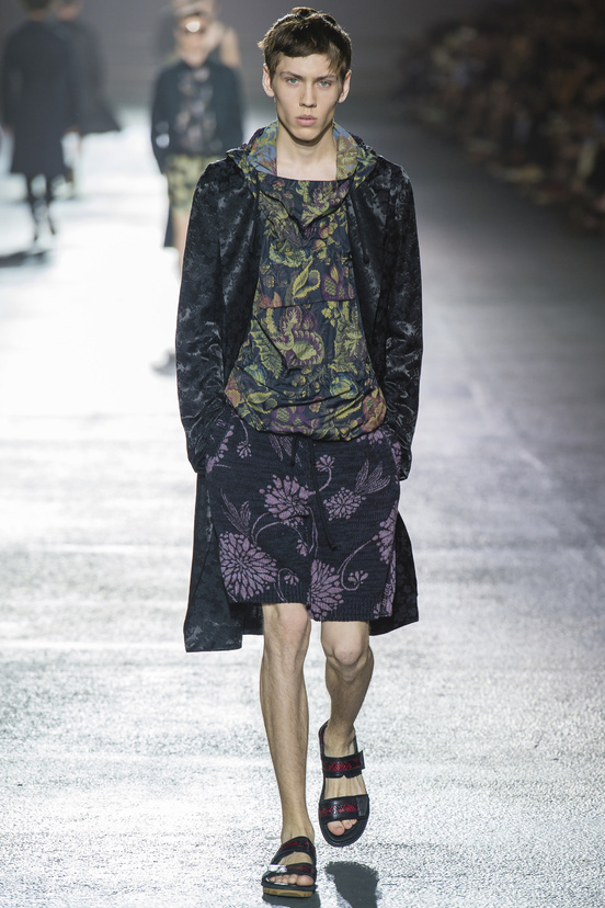 Look 5 of 48