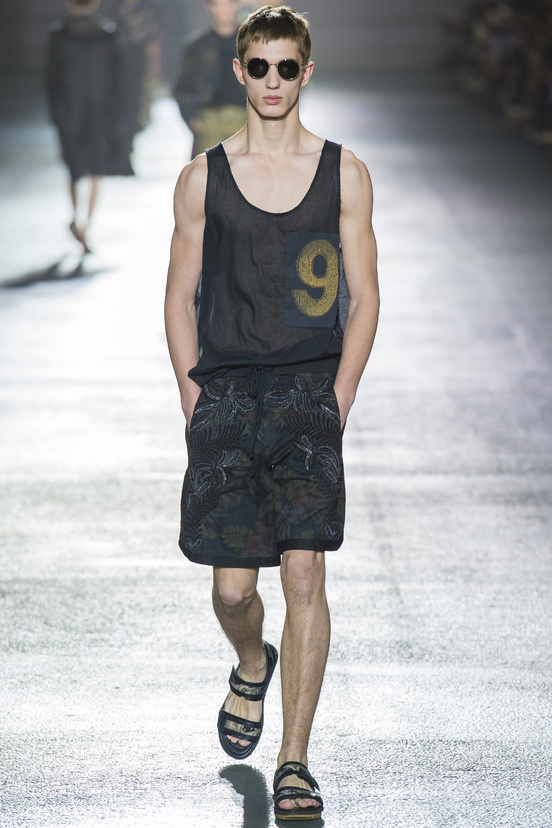 Look 7 of 48