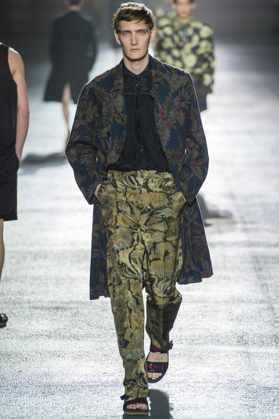 Look 8 of 48