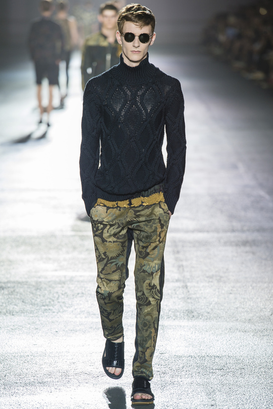Look 14 of 48