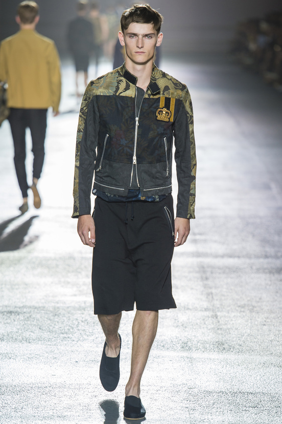 Look 15 of 48