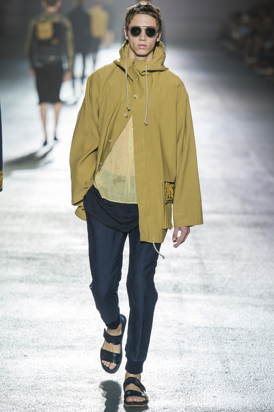 Look 17 of 48