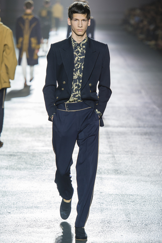Look 18 of 48