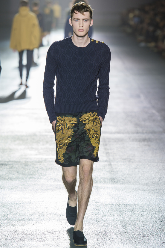 Look 19 of 48