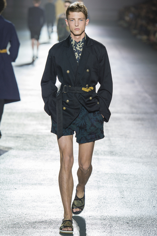 Look 21 of 48