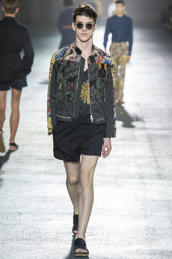 Look 22 of 48