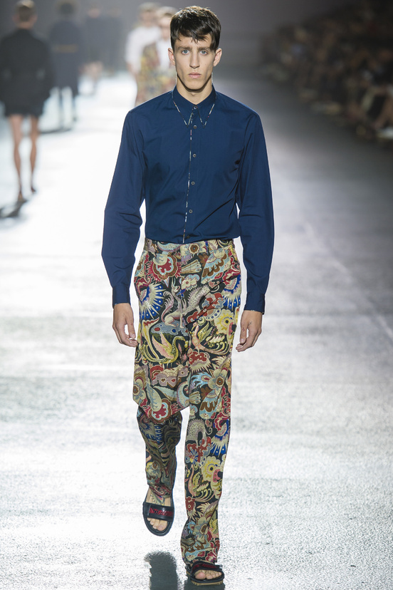 Look 23 of 48