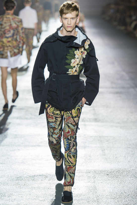 Look 27 of 48
