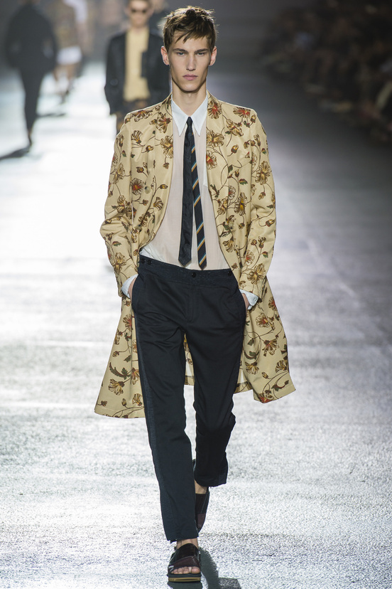 Look 29 of 48