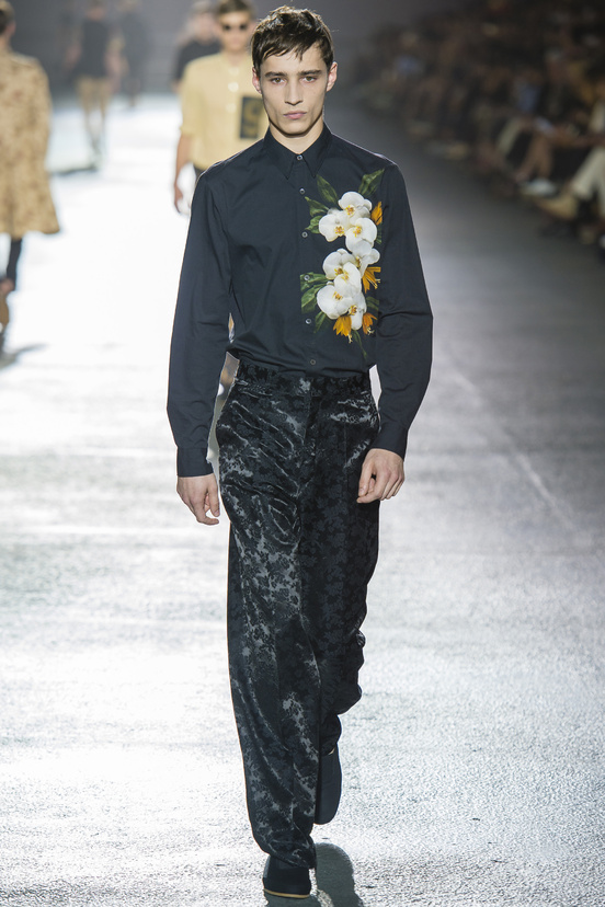 Look 31 of 48
