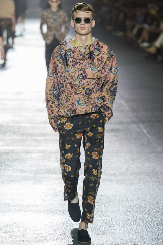 Look 34 of 48