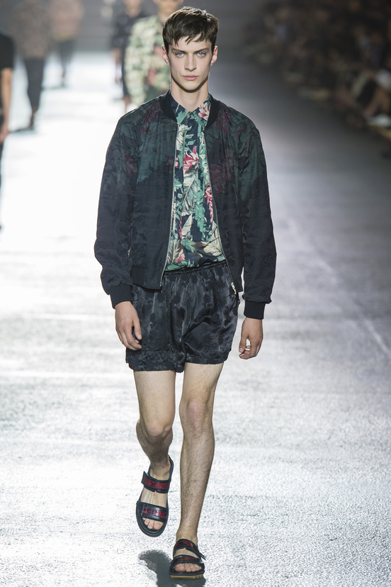 Look 38 of 48