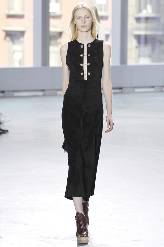Look 4 of 33