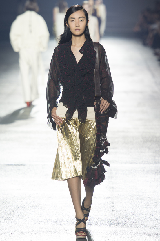 Look 4 of 50