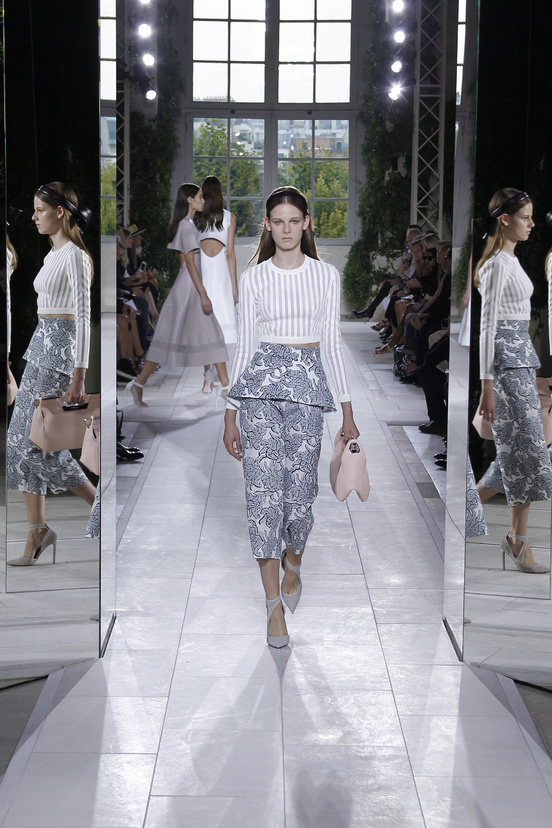 Look 8 of 39