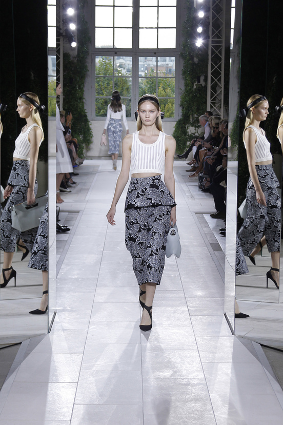 Look 9 of 39