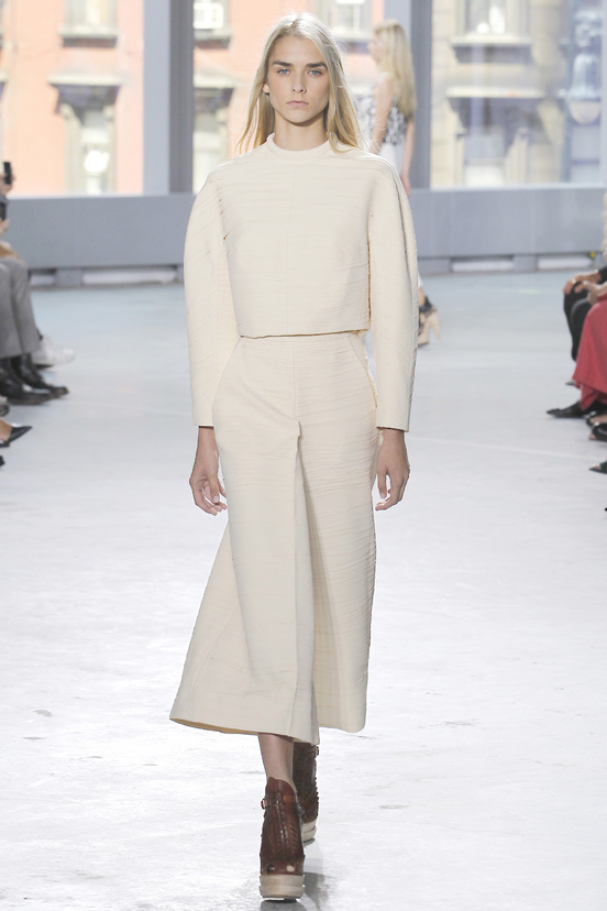 Look 10 of 33