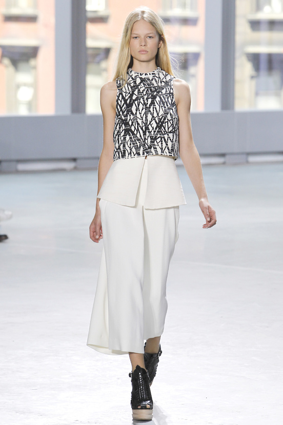 Look 11 of 33