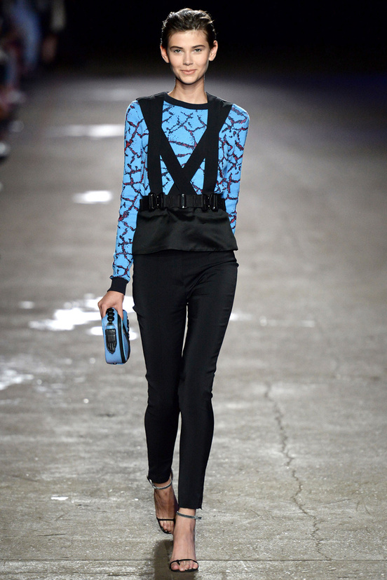 Look 14 of 30
