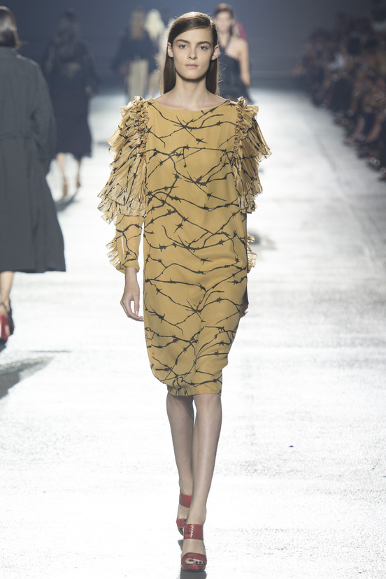 Look 15 of 50
