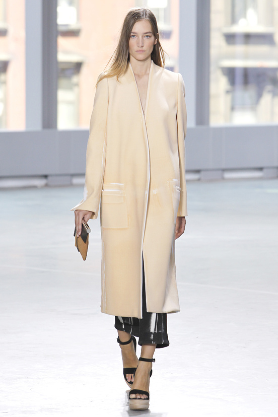 Look 16 of 33